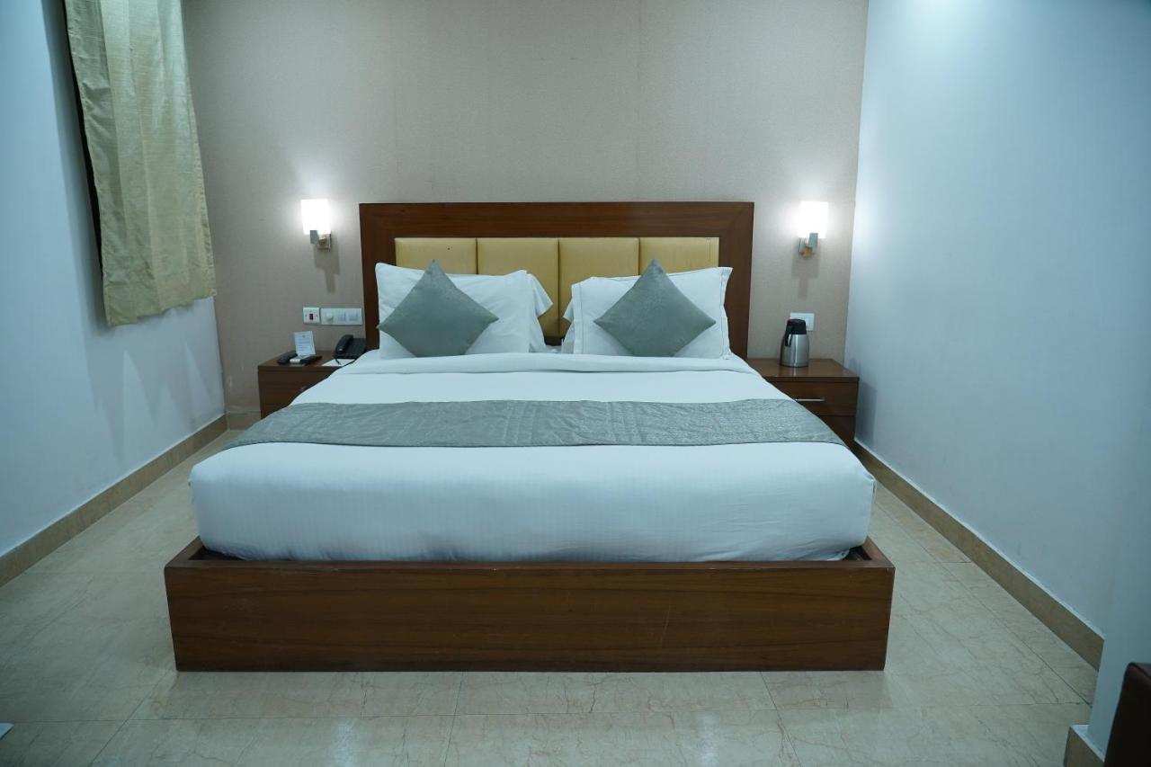 The Lohmod Hotel - Near Delhi Airport New Delhi Luaran gambar