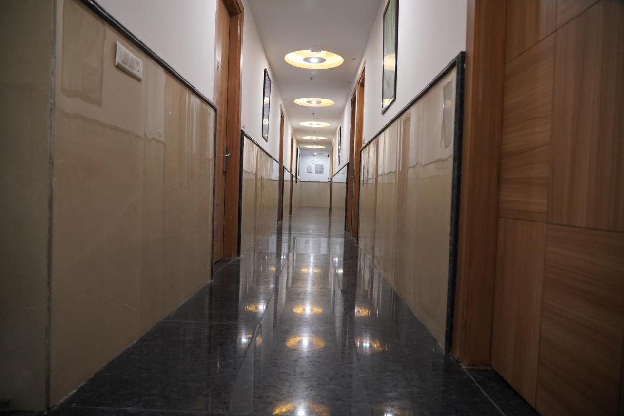 The Lohmod Hotel - Near Delhi Airport New Delhi Luaran gambar