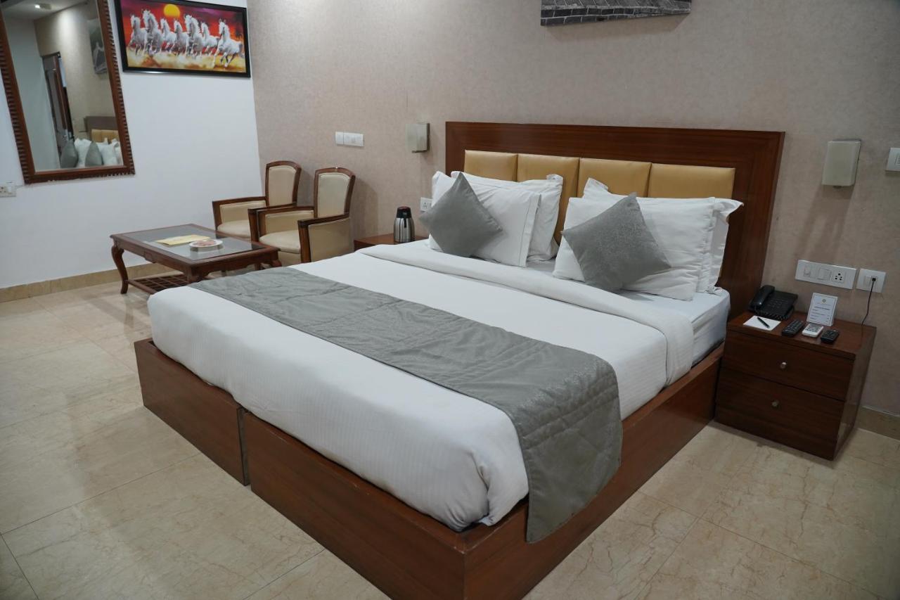 The Lohmod Hotel - Near Delhi Airport New Delhi Luaran gambar